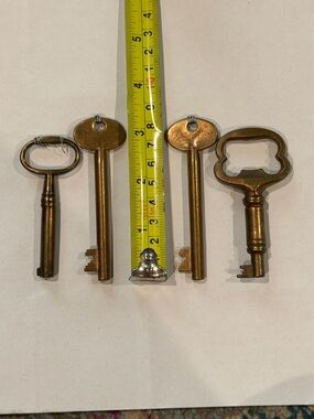 4 Vintage Decorative Skeleton Keys